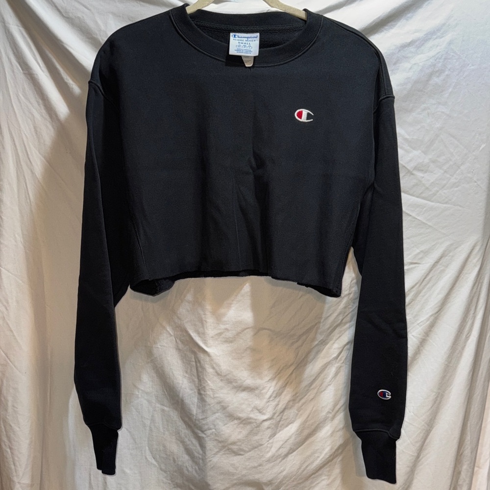 Champion Women's Black Cropped Reverse Weave Sweatshirt